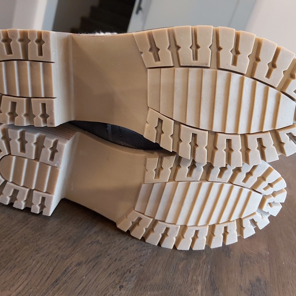 Boots, beige/taupe size 7 faux suede - Picture 4 of 6